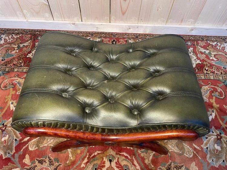 Ruhe - Englisch Chesterfield Fuß in grünem Leder