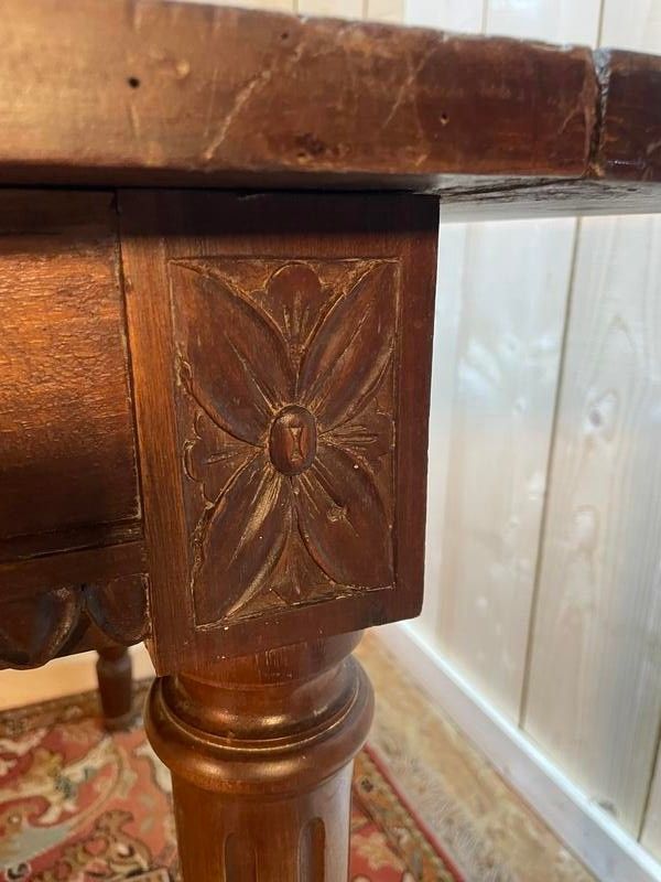 Table de ferme en noyer de style Louis XVI 