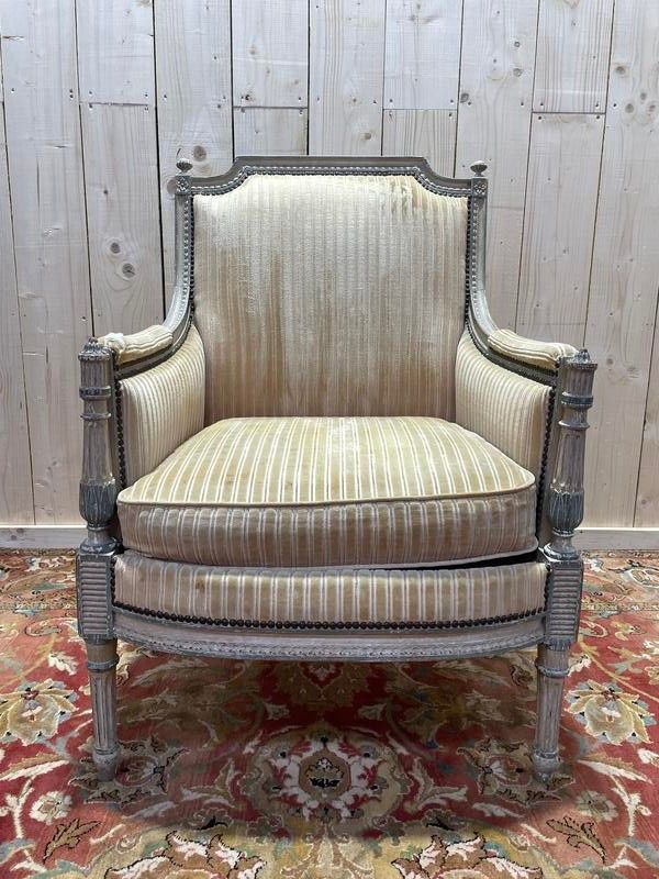 Fauteuil - Bergère de style Louis XVI avec signature 