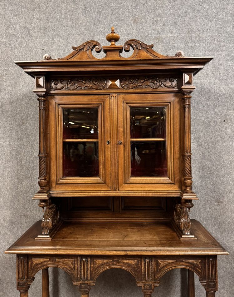Superb Renaissance-style display cabinet in walnut, circa 1850