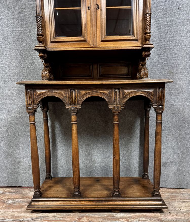 Superb Renaissance-style display cabinet in walnut, circa 1850