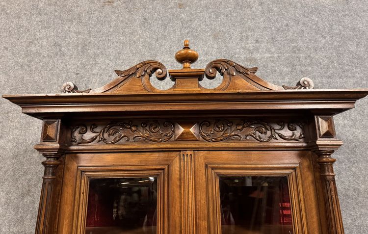 Superb Renaissance-style display cabinet in walnut, circa 1850