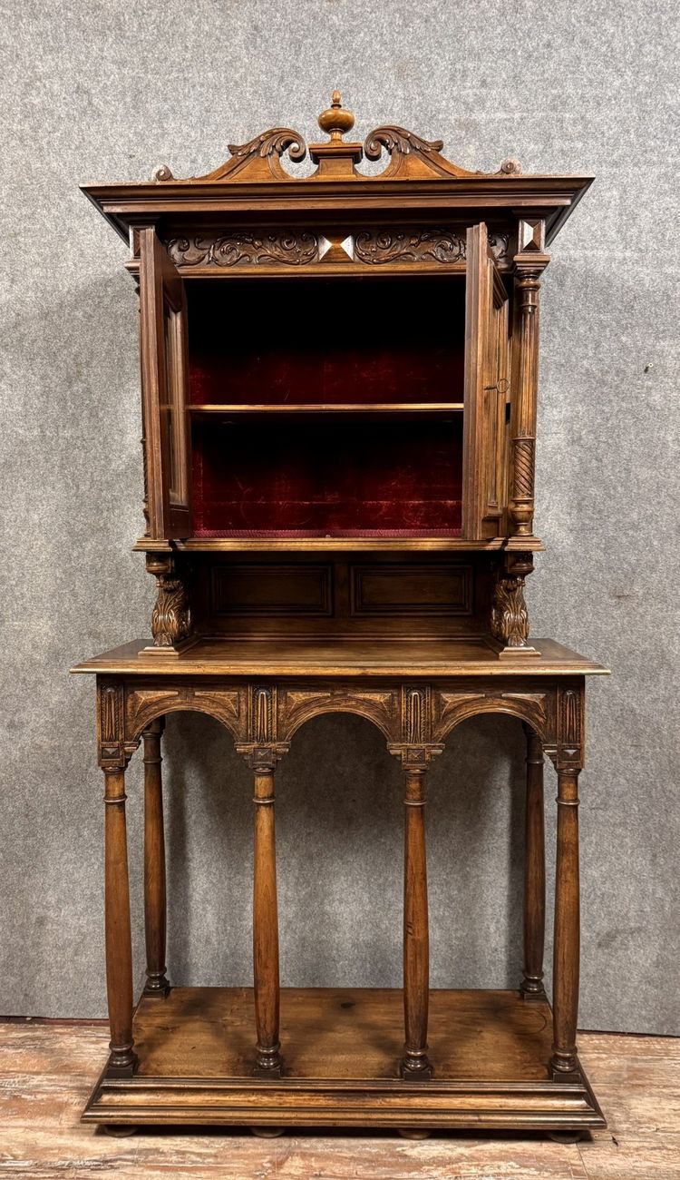 Superb Renaissance-style display cabinet in walnut, circa 1850