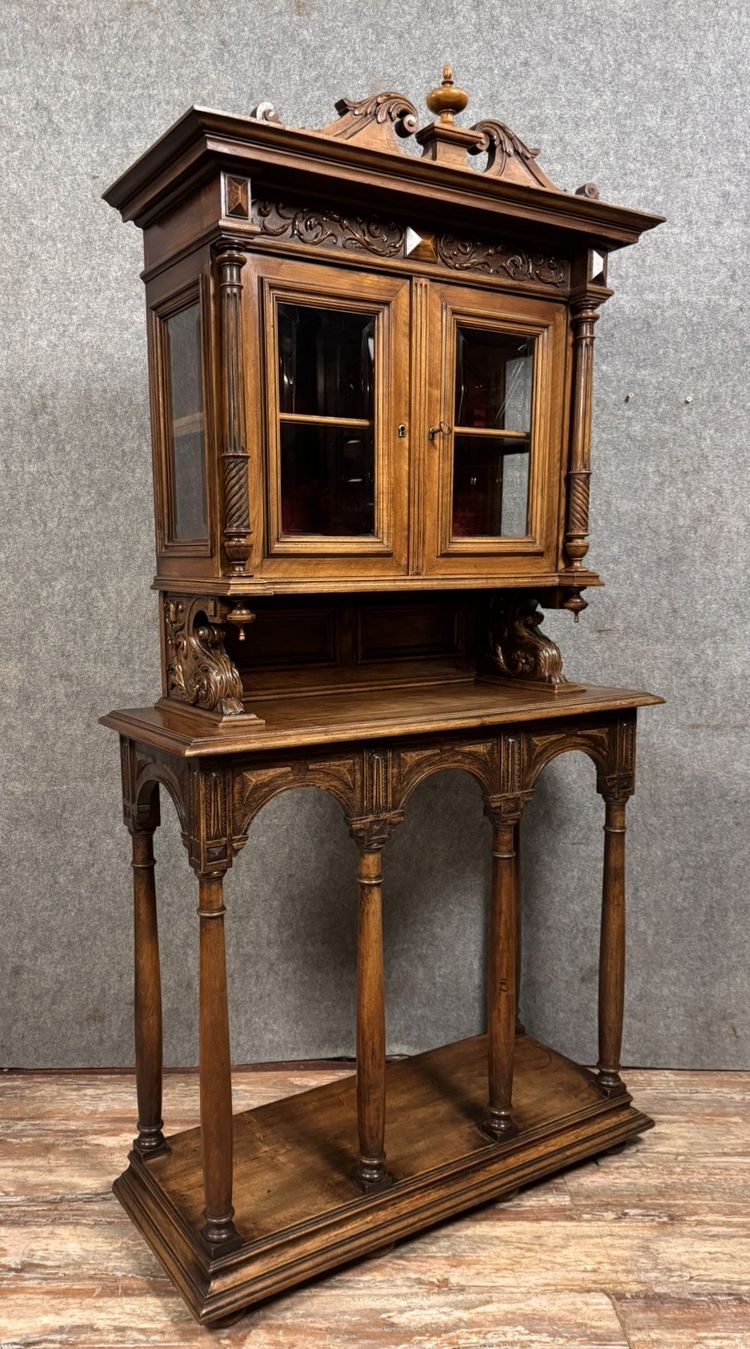 Superb Renaissance-style display cabinet in walnut, circa 1850