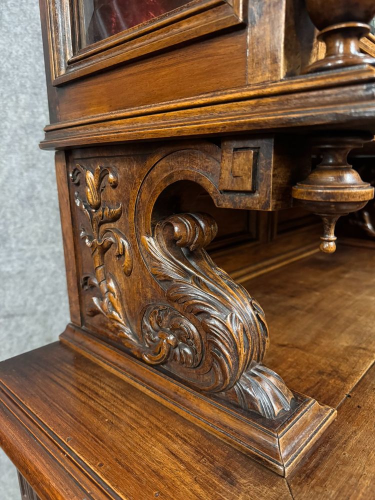 Superb Renaissance-style display cabinet in walnut, circa 1850