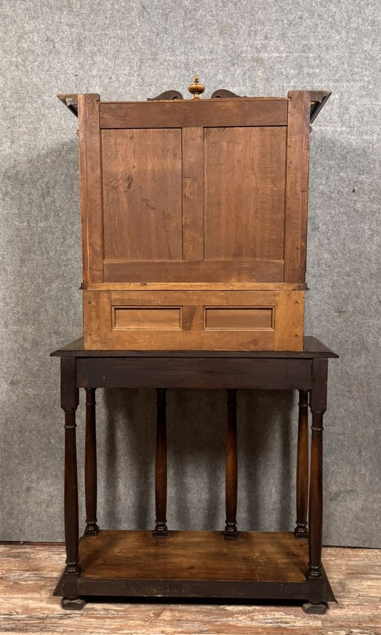 Superb Renaissance-style display cabinet in walnut, circa 1850