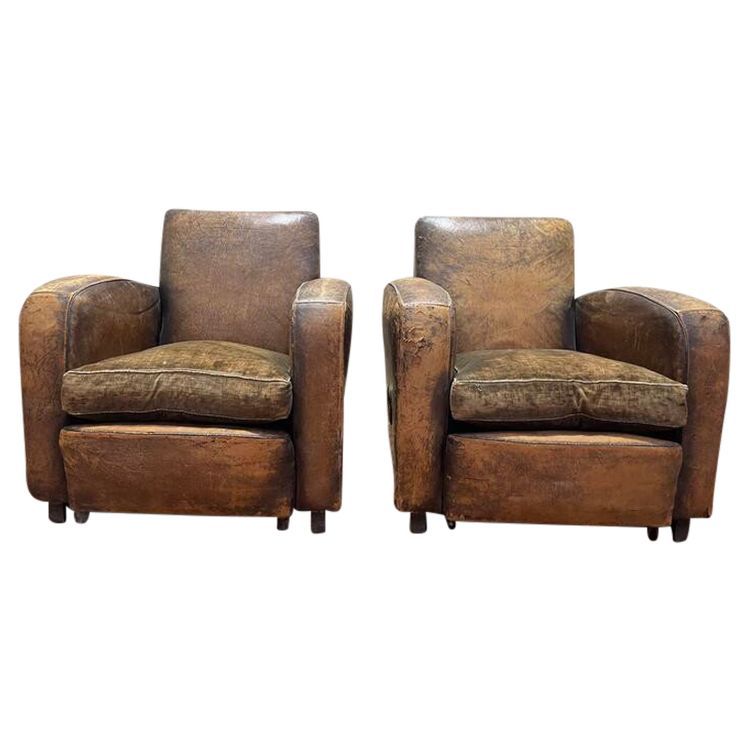 Paire de fauteuils Club en cuir usés 