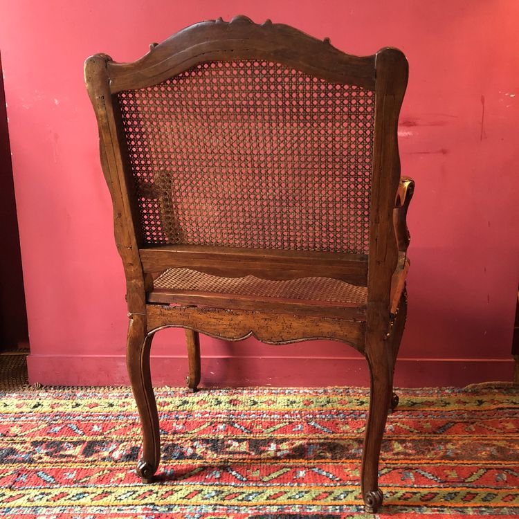 Fauteuil richement sculpté, époque Régence