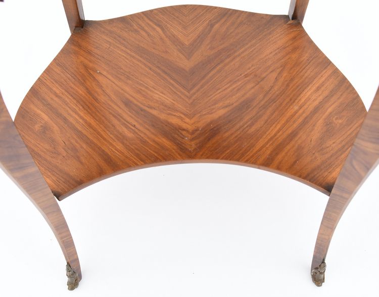 Pedestal table