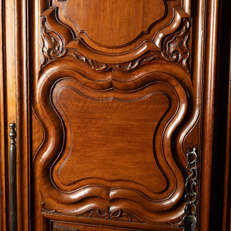 Credenza Regency in noce, XVIII secolo