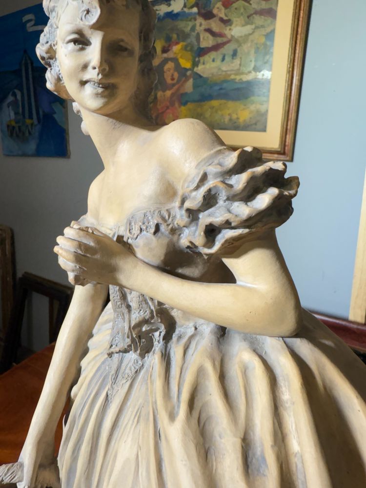 Sculpture de dame en terre cuite patinée des années 1940 signée Tomuti