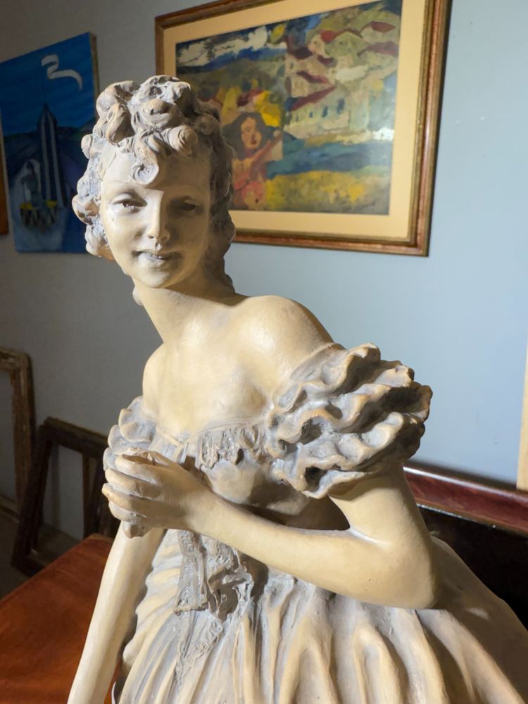 Sculpture de dame en terre cuite patinée des années 1940 signée Tomuti