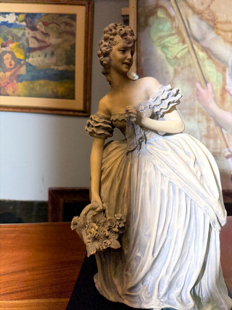 Sculpture de dame en terre cuite patinée des années 1940 signée Tomuti