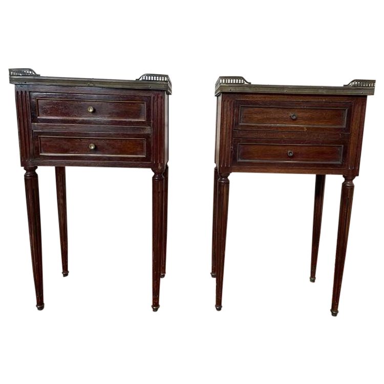 Paire de tables de chevet de style Louis XV en acajou 