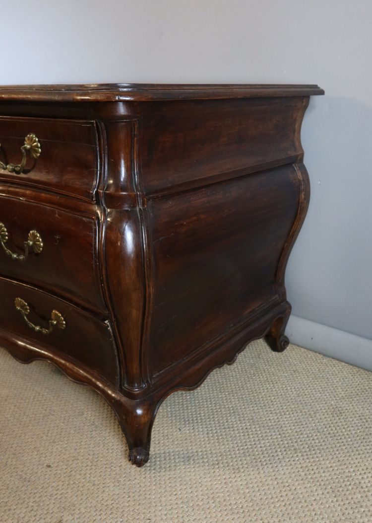 Commode XVIII en acajou tombeau 