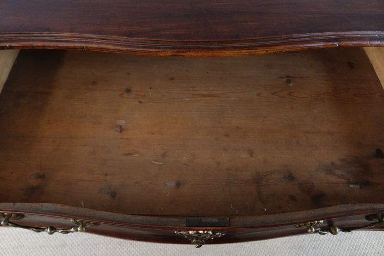 Commode XVIII en acajou tombeau 