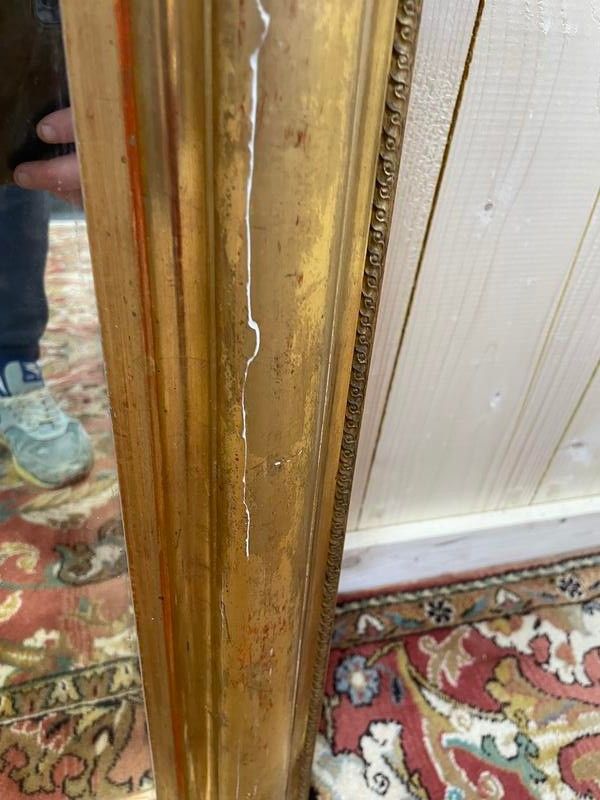 Specchio dell'era di Louis Philippe con frontone