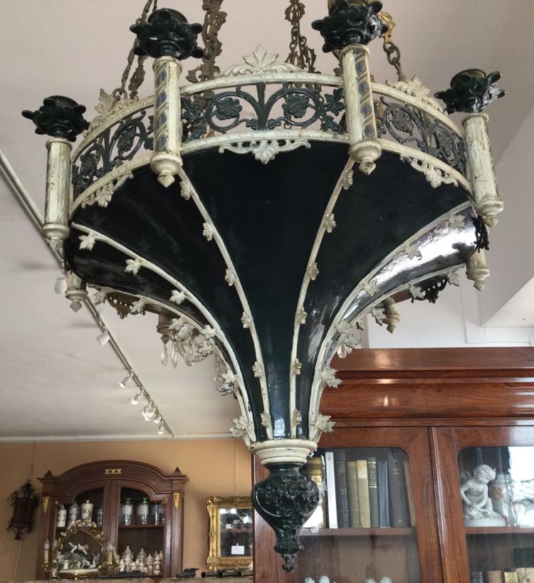 Un lampadario neogotico