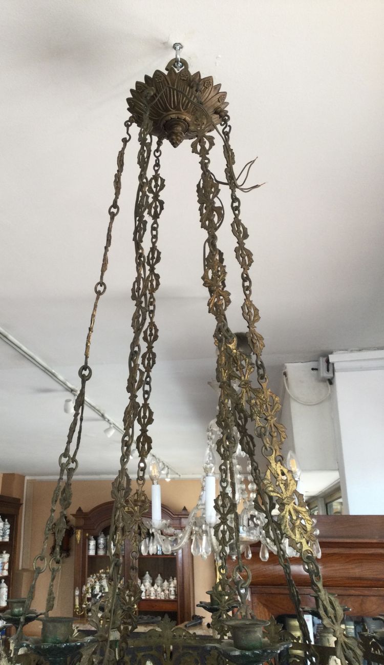Un lampadario neogotico