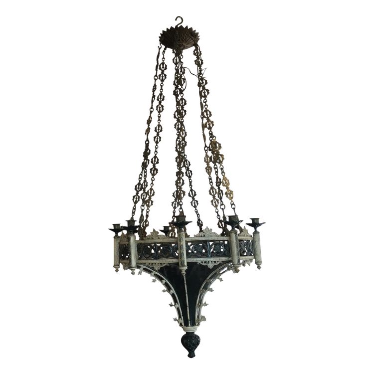 Un lustre du style néogothique