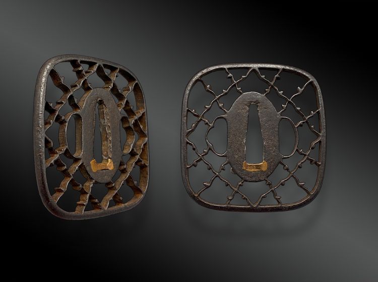 Tsuba Nadekaku Gata in ferro con certificato Giappone - Periodo Edo (1606 - 1868)