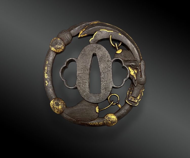 Paire de TSUBA pour daisho, au motif de l’épée Seiryu Engetsu. Signés JAPON - Période EDO 