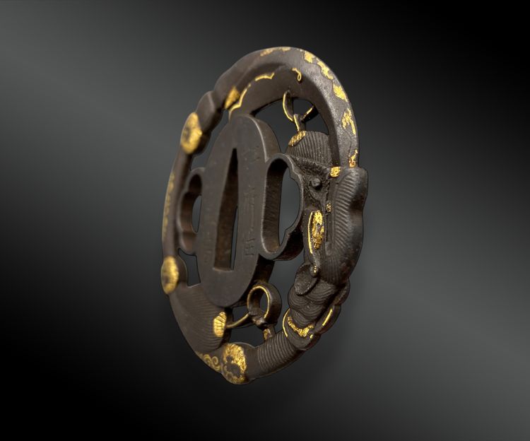 Paire de TSUBA pour daisho, au motif de l’épée Seiryu Engetsu. Signés JAPON - Période EDO 