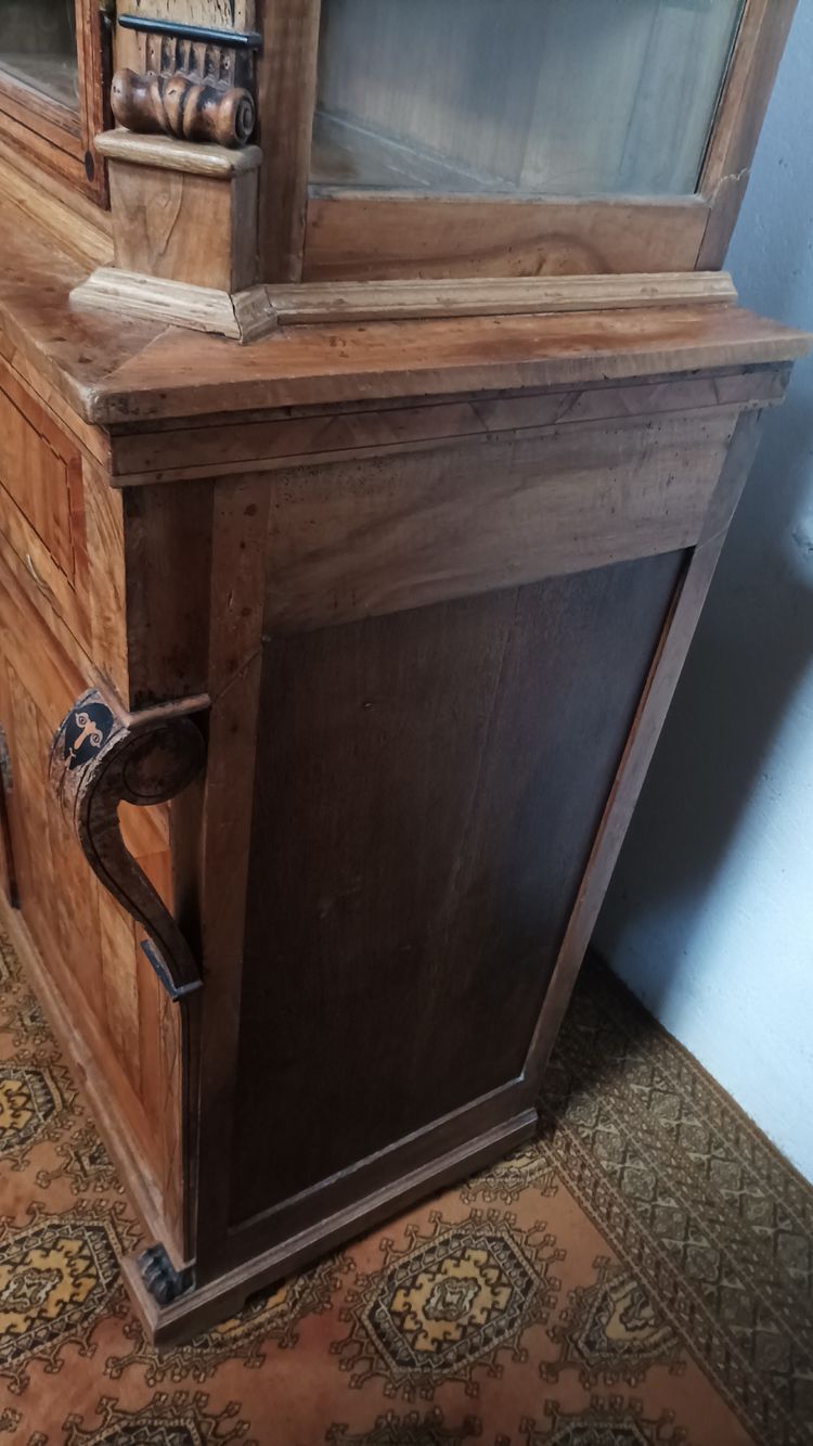 Credenza d'epoca Biedermeier in legno pregiato intarsiato ed ebano