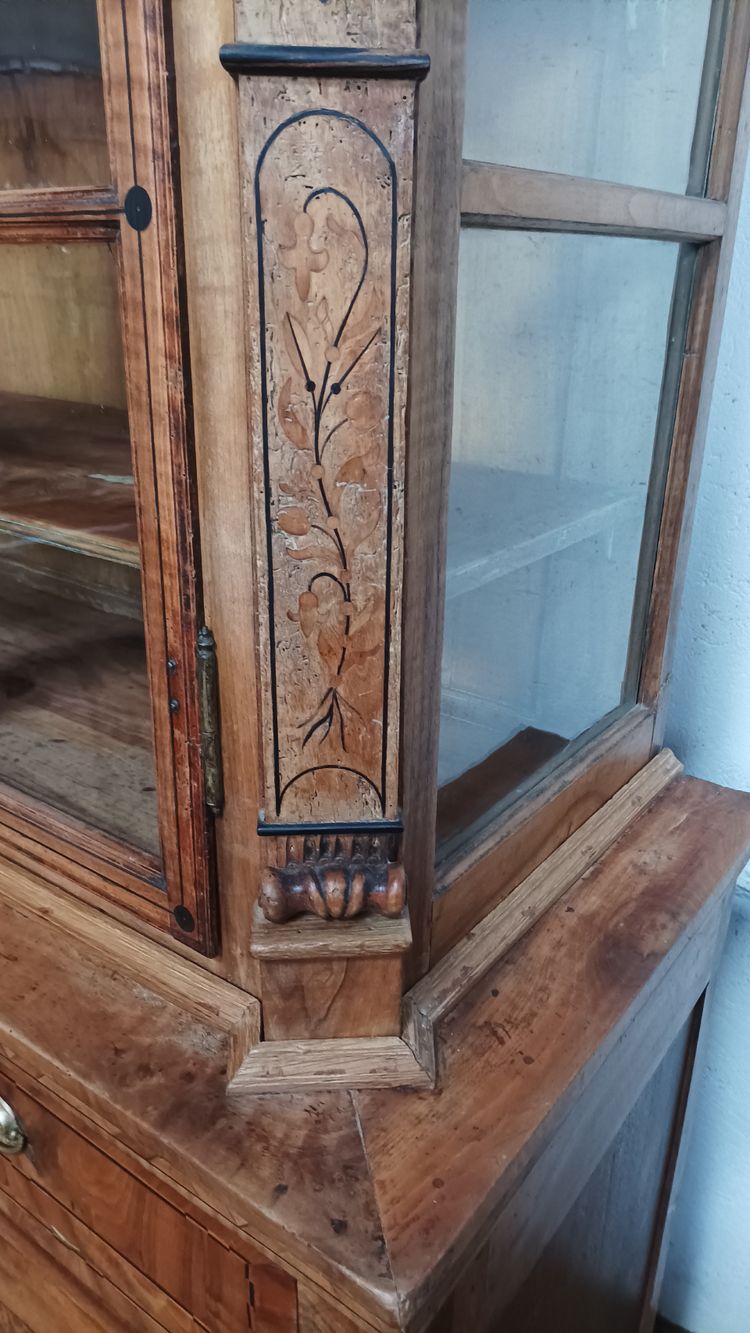 Credenza d'epoca Biedermeier in legno pregiato intarsiato ed ebano