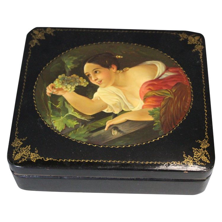 Russische Lackdose mit Frauendekor XX