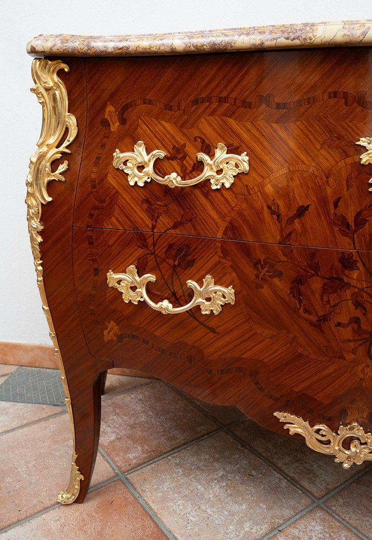 Antico cassettone francese Napoleone III, XIX secolo.