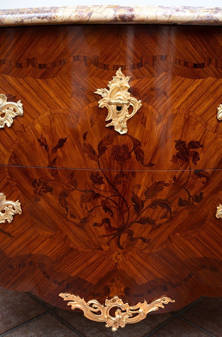Antico cassettone francese Napoleone III, XIX secolo.