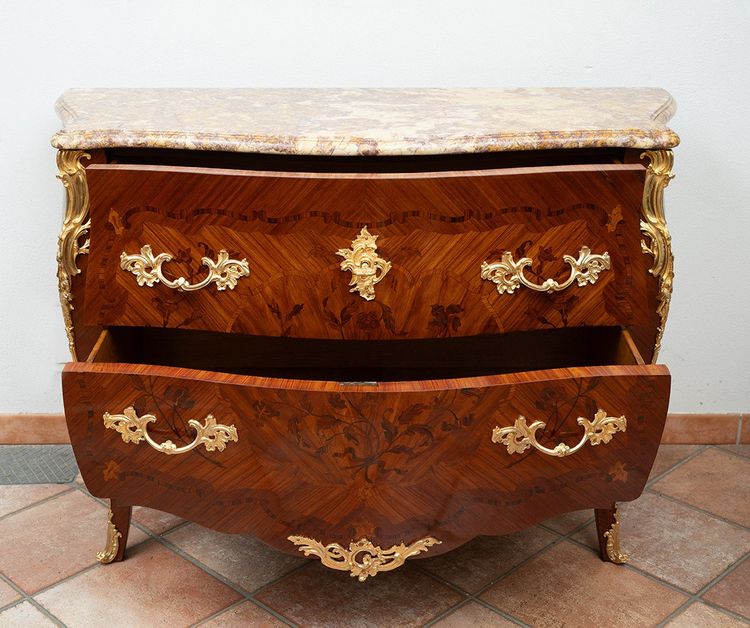 Antico cassettone francese Napoleone III, XIX secolo.