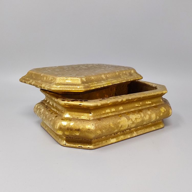 1970s Exquisited Handcrafted Smoking Set in Ceramic and Gold Leaf. Made in italy