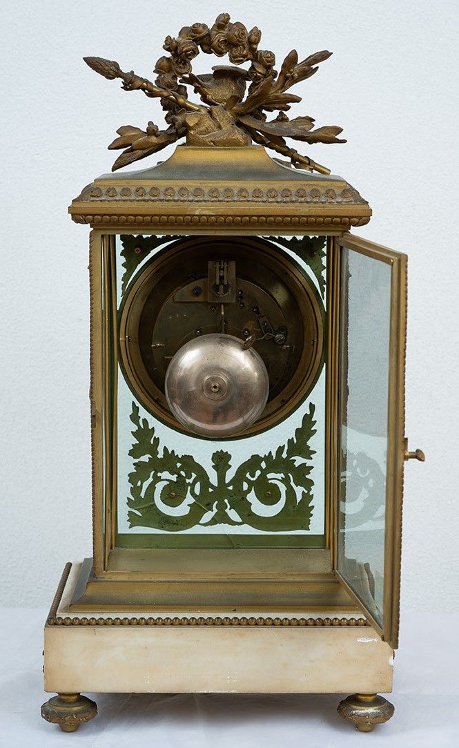 Antico orologio di Napoleone III in bronzo dorato e marmo. Francia, XIX secolo.