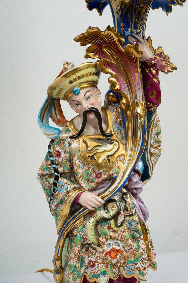 Paire de lampes anciennes en porcelaine dans le goût de Jacob Petit.19ème siècle.