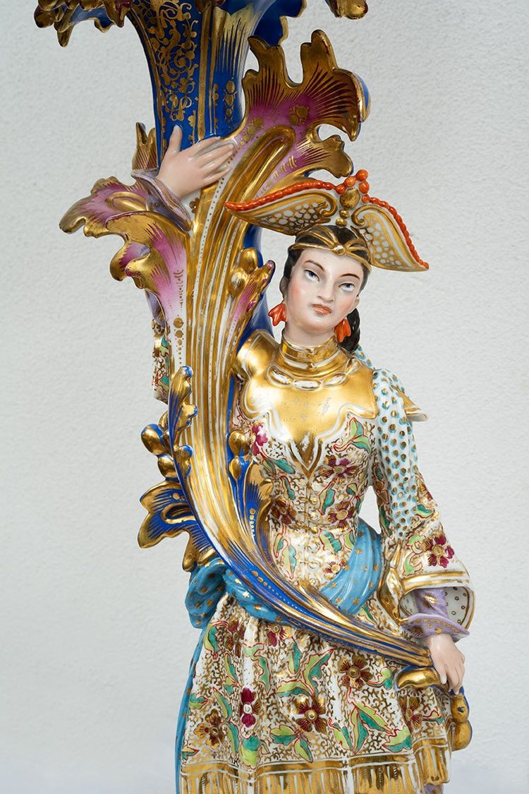 Paire de lampes anciennes en porcelaine dans le goût de Jacob Petit.19ème siècle.