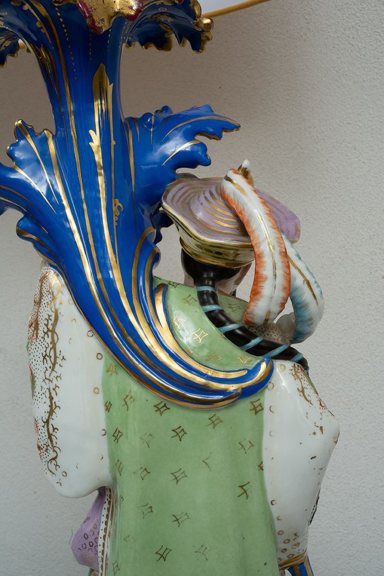 Paire de lampes anciennes en porcelaine dans le goût de Jacob Petit.19ème siècle.