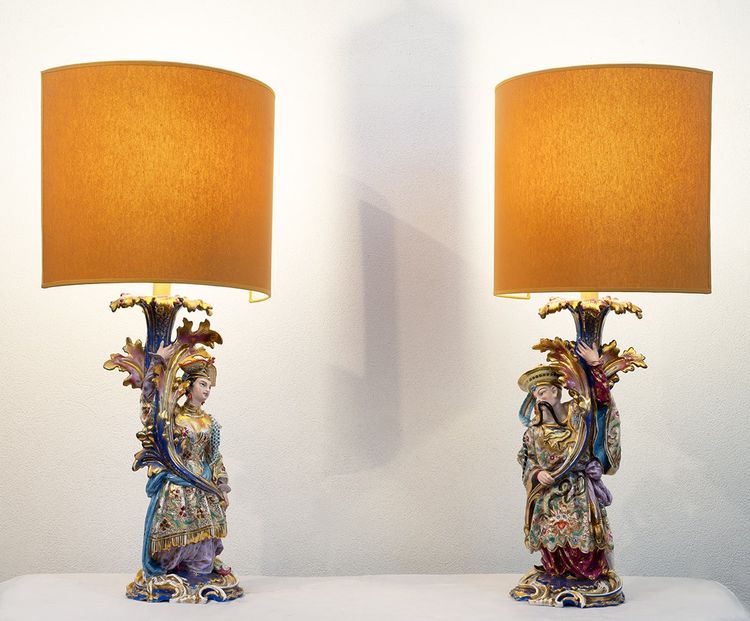 Paire de lampes anciennes en porcelaine dans le goût de Jacob Petit.19ème siècle.