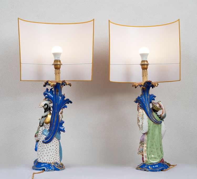 Paire de lampes anciennes en porcelaine dans le goût de Jacob Petit.19ème siècle.