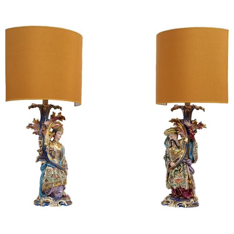 Paire de lampes anciennes en porcelaine dans le goût de Jacob Petit.19ème siècle.