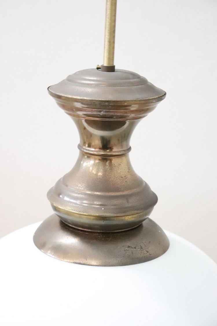 Lampada a sospensione in ottone e vetro, anni '60