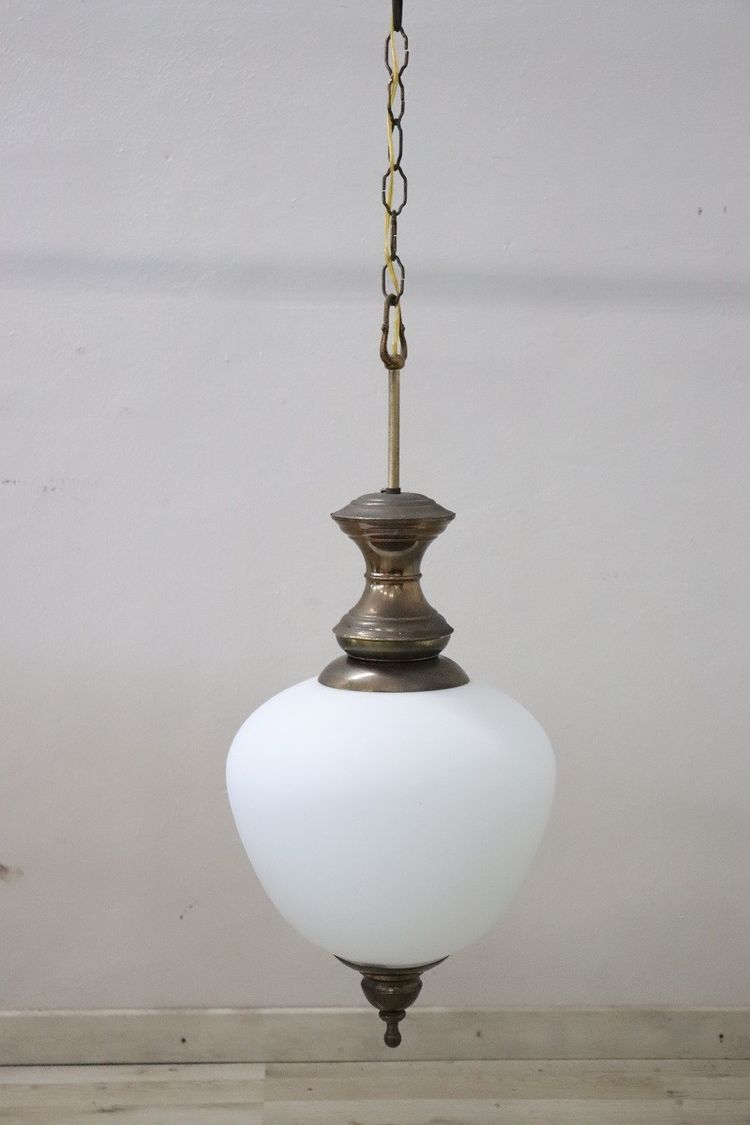 Lampada a sospensione in ottone e vetro, anni '60