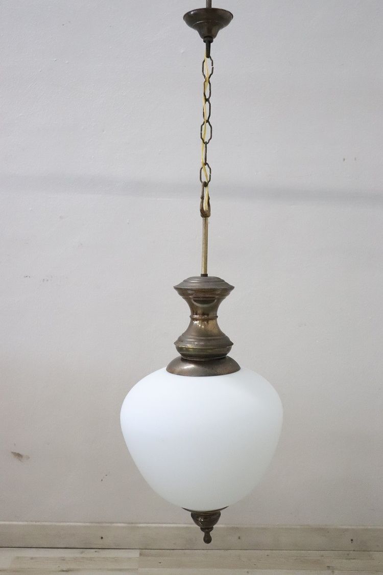 Lampada a sospensione in ottone e vetro, anni '60