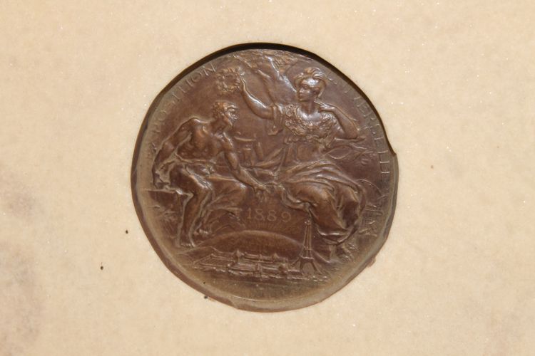 Pair of carved marble medallions with women's profiles in low relief by Louis Bottée expo 1889