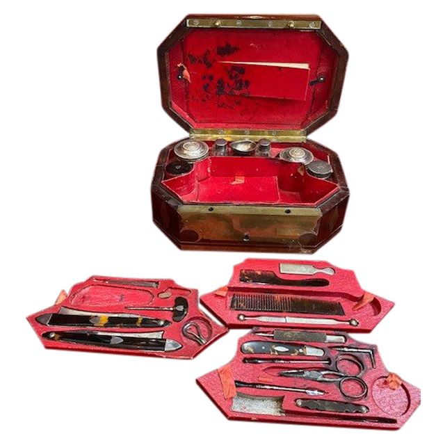 Travel kit belonging to Mr Le Pescheux Duhautbourg - EMPIRE period