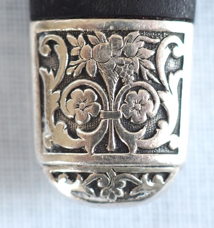 Set di 12 coltelli da frutta in argento massiccio, manici in ebano, marchio Minerve