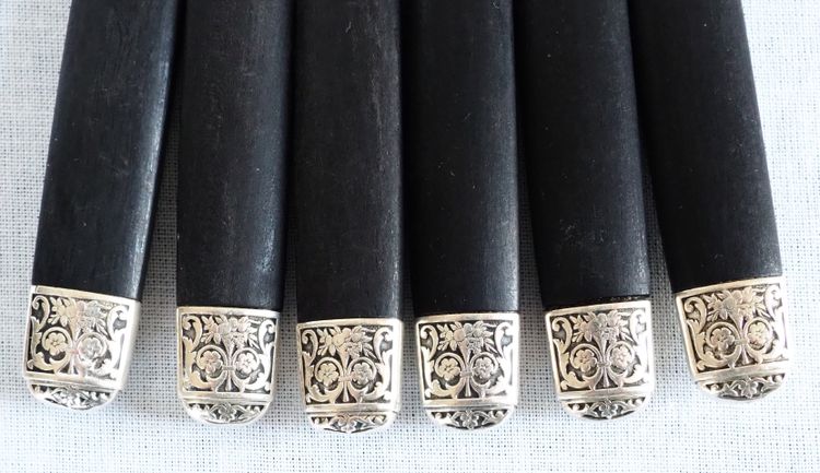 Set di 12 coltelli da frutta in argento massiccio, manici in ebano, marchio Minerve