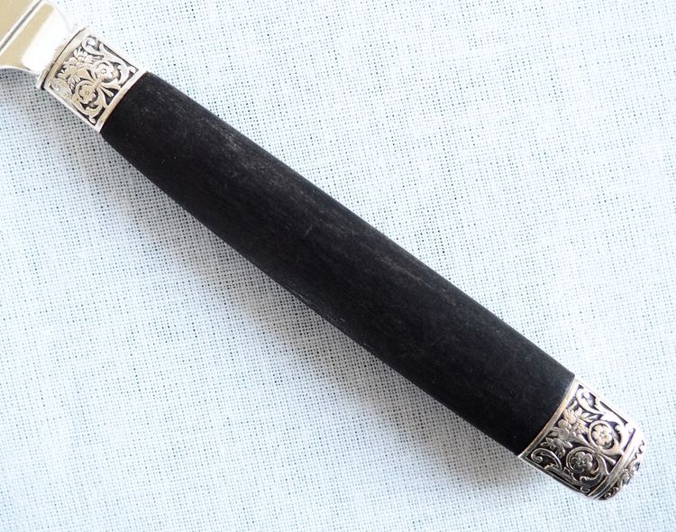 Set di 12 coltelli da frutta in argento massiccio, manici in ebano, marchio Minerve