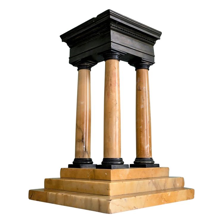 Grand Tour, vers 1830 - élément de surtout - fragment de temple dorique - marbre et bronze